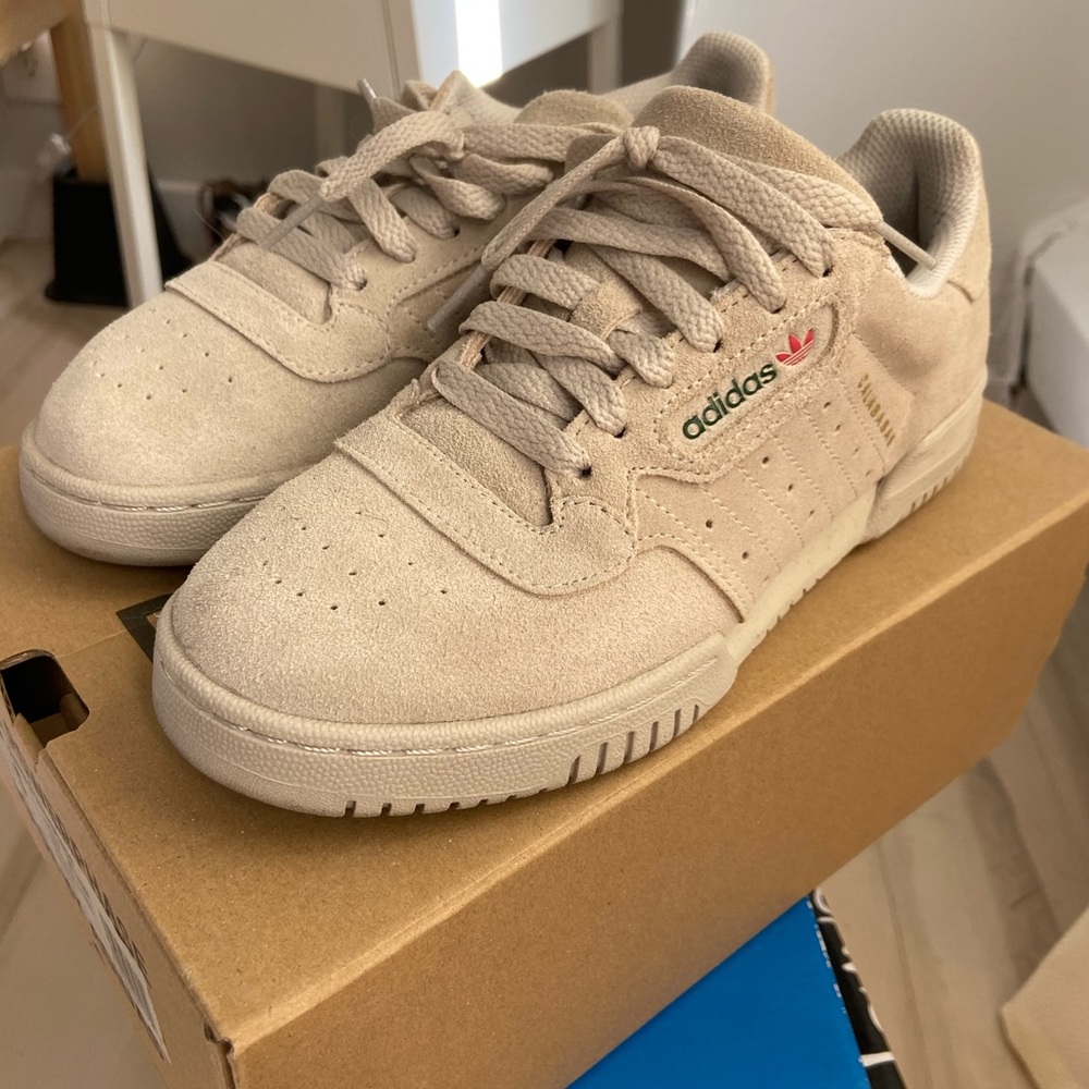 Yeezy powerhouse, simple brown.